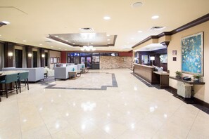 Lobby - Wyndham Grand Executive Center Little Rock Airport (Little Rock)