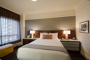 Premium bedding, down comforters, pillowtop beds, in-room safe - Hotel Lucia (Portland)