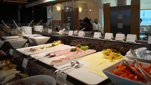 A buffet with various food items and utensils. - Grand Hostel Berlin Urban (Berlin)