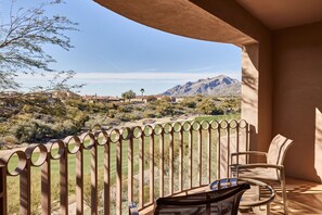 Deluxe Room, 1 King Bed, Golf View