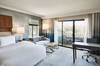 Deluxe Room, 1 King Bed, Pool View | Pool | 3 outdoor pools, open 8:00 AM to 10:00 PM, free cabanas, pool umbrellas at The Westin La Paloma Resort and Spa