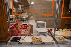 Petit déjeuner buffet servi tous les jours en supplément