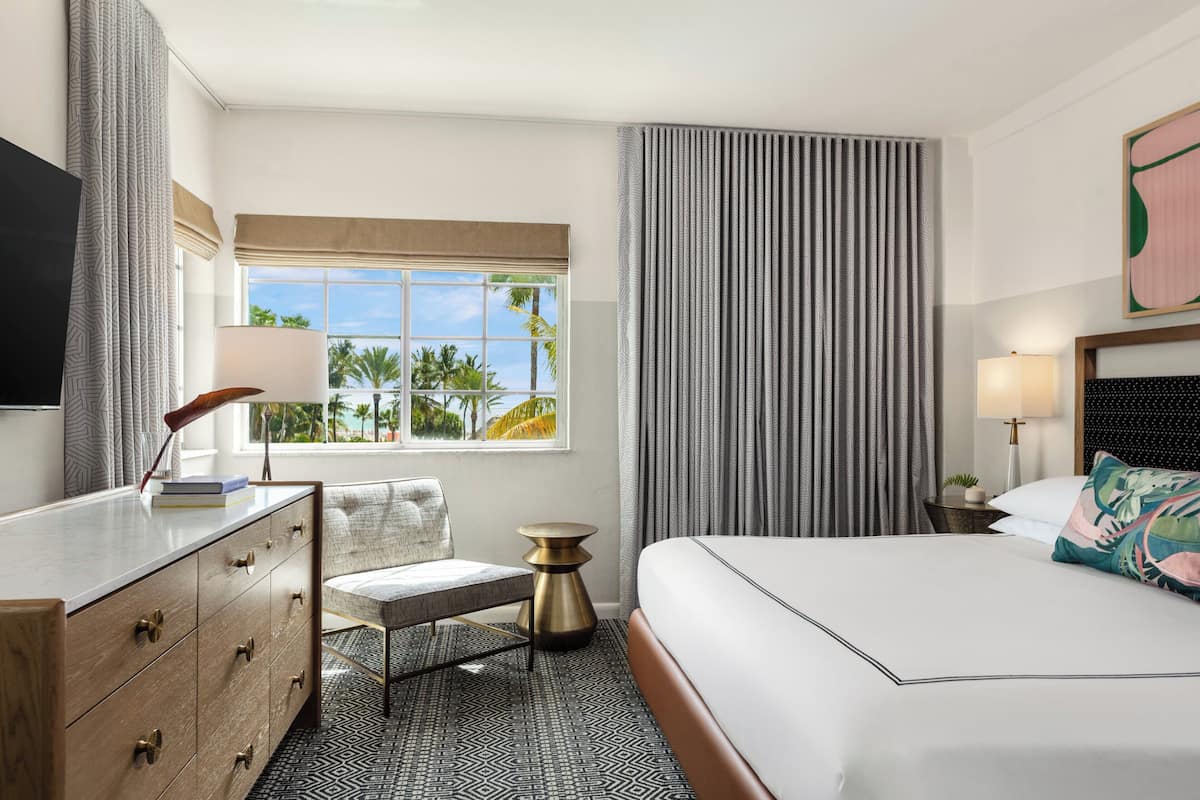 Habitación Premium, 1 cama King size, frente al océano | Sábanas italianas Frette, ropa de cama de alta calidad y minibar