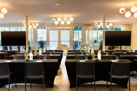 Kimpton Surfcomber Hotel, an IHG Hotel - Image 25