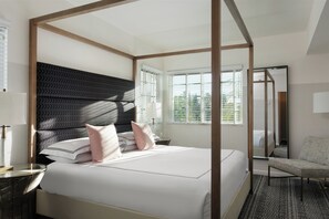 Frette Italian sheets, premium bedding, minibar, in-room safe - Kimpton Surfcomber Hotel by IHG (Miami Beach)