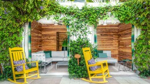 Interior - Kimpton Surfcomber Hotel by IHG (Miami Beach)