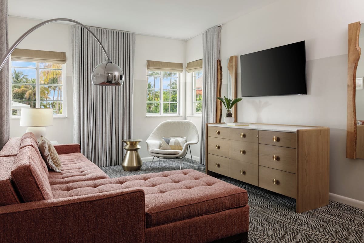 Sábanas italianas Frette, ropa de cama de alta calidad y minibar