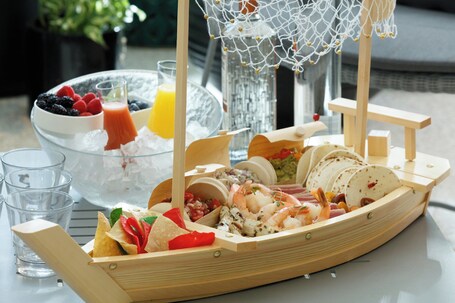 Kimpton Surfcomber Hotel, an IHG Hotel - Image 78