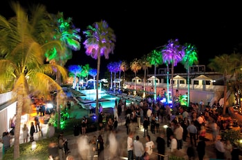 Meeting space at Kimpton Surfcomber Hotel, an IHG Hotel