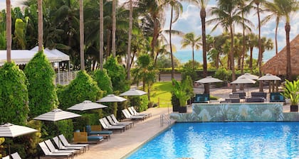 Kimpton Surfcomber Hotel by IHG