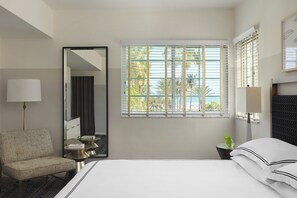 View from room - Kimpton Surfcomber Hotel by IHG (Miami Beach)