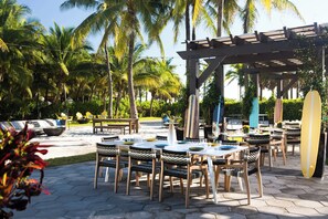 Breakfast, dinner, brunch served; al fresco dining 
