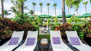 Outdoor pool, open 8:00 AM to 7:00 PM, pool cabanas (surcharge) - Kimpton Surfcomber Hotel by IHG (Miami Beach)