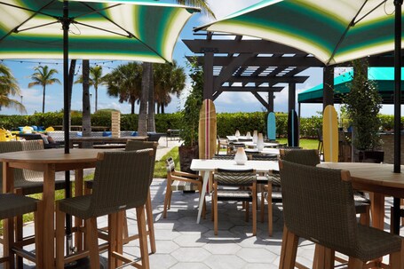 Kimpton Surfcomber Hotel, an IHG Hotel - Image 81