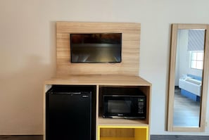 Hochwertige Bettwaren, Zimmersafe, Schreibtisch