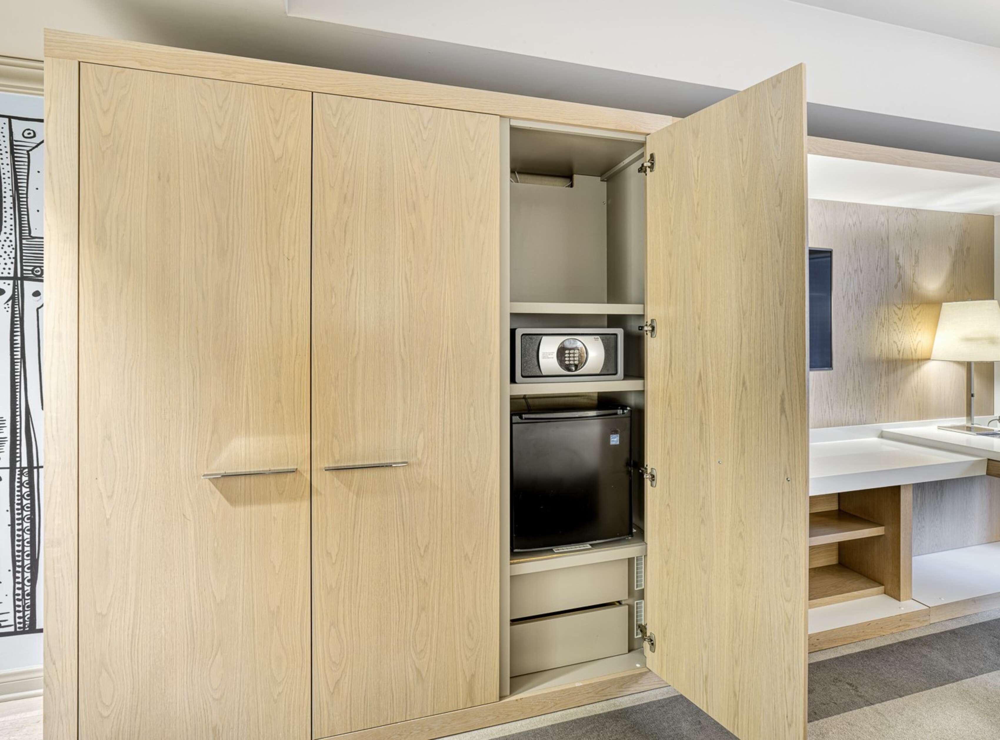 egyptian cotton sheets, premium bedding, down duvets, in-room safe