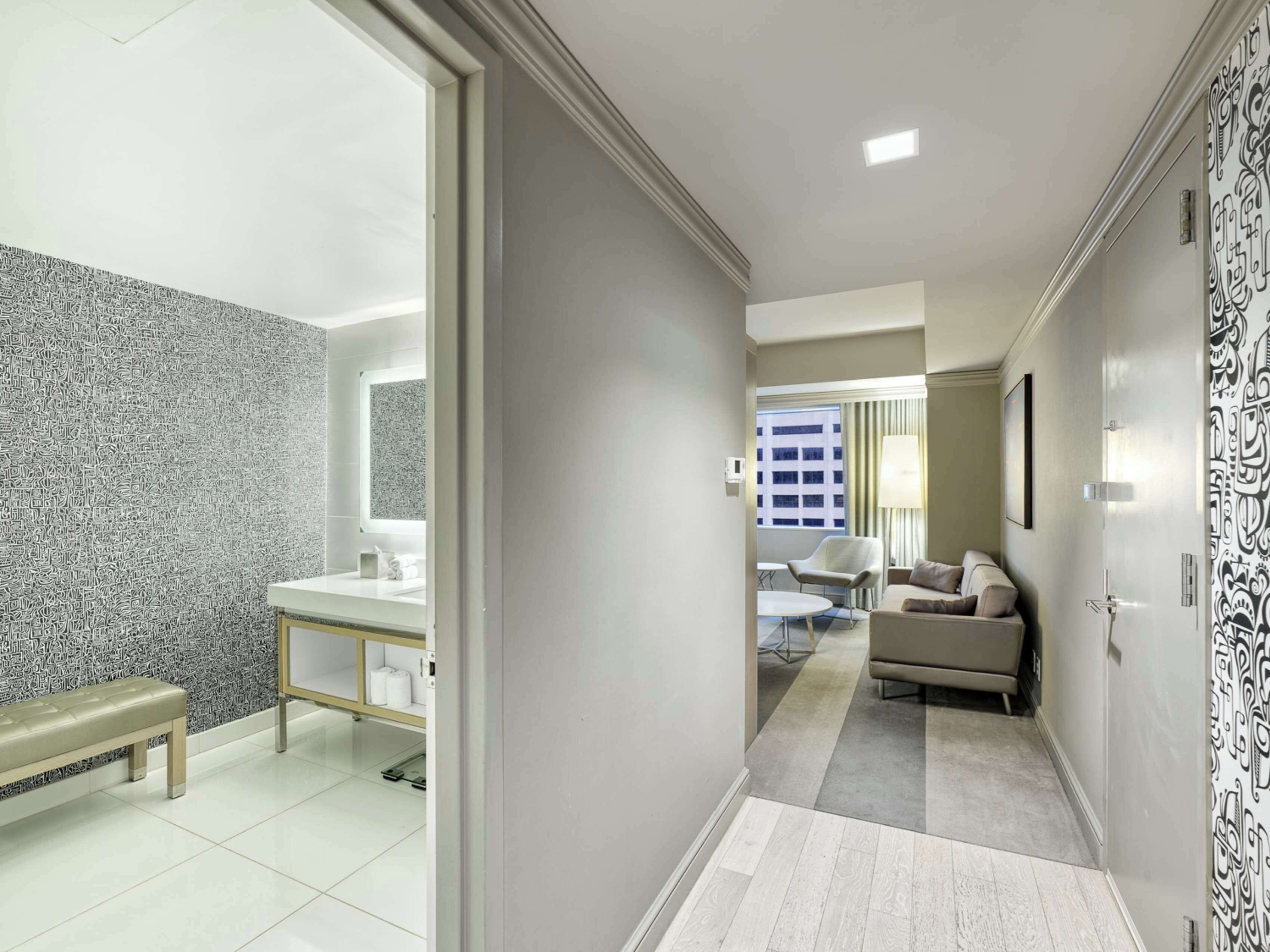 高级套房, 1 张特大床 (Business Class) | 埃及棉床单、高档床上用品、羽绒被、客房内保险箱