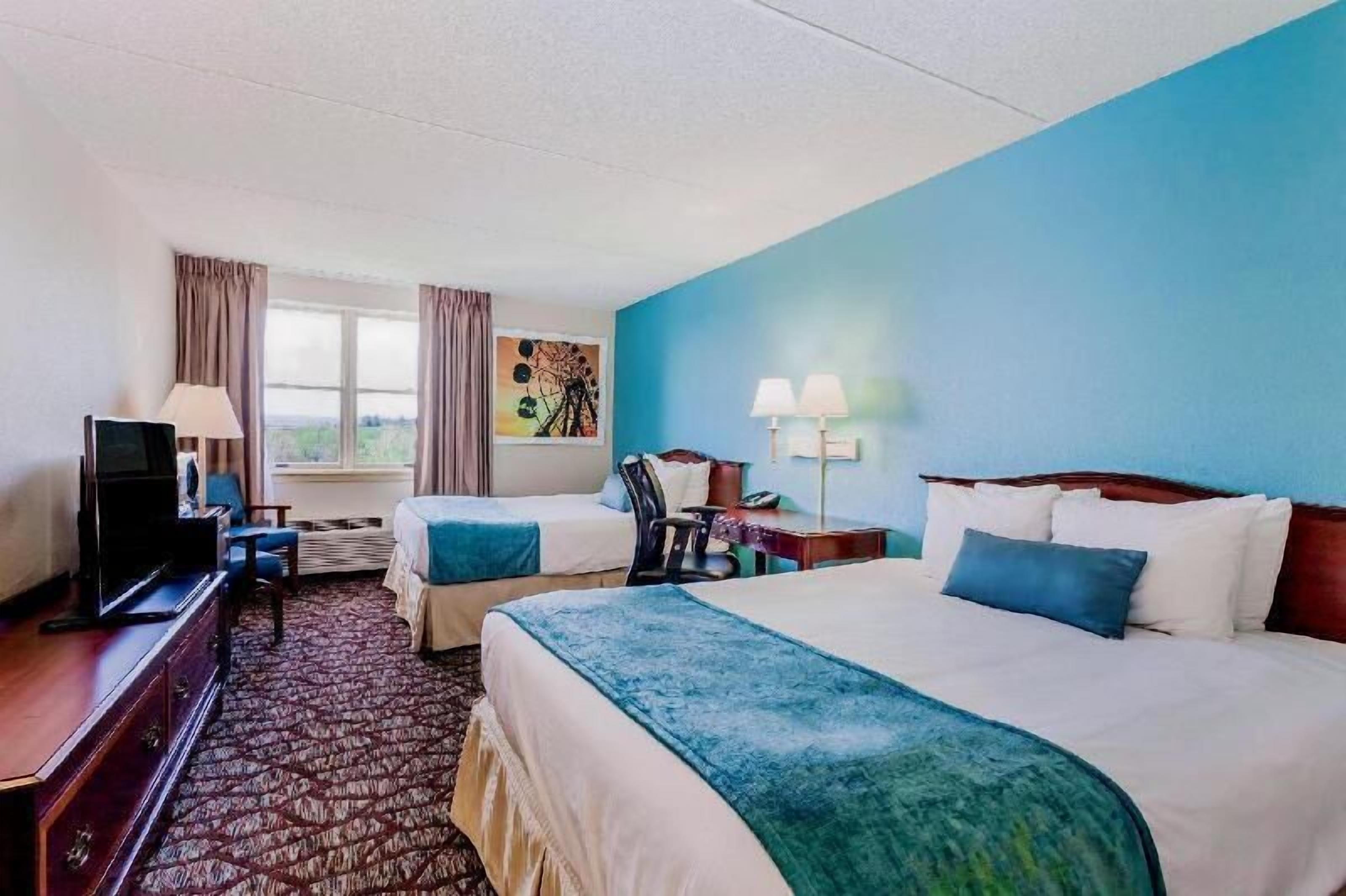 Premium bedding, pillowtop beds, in-room safe, desk