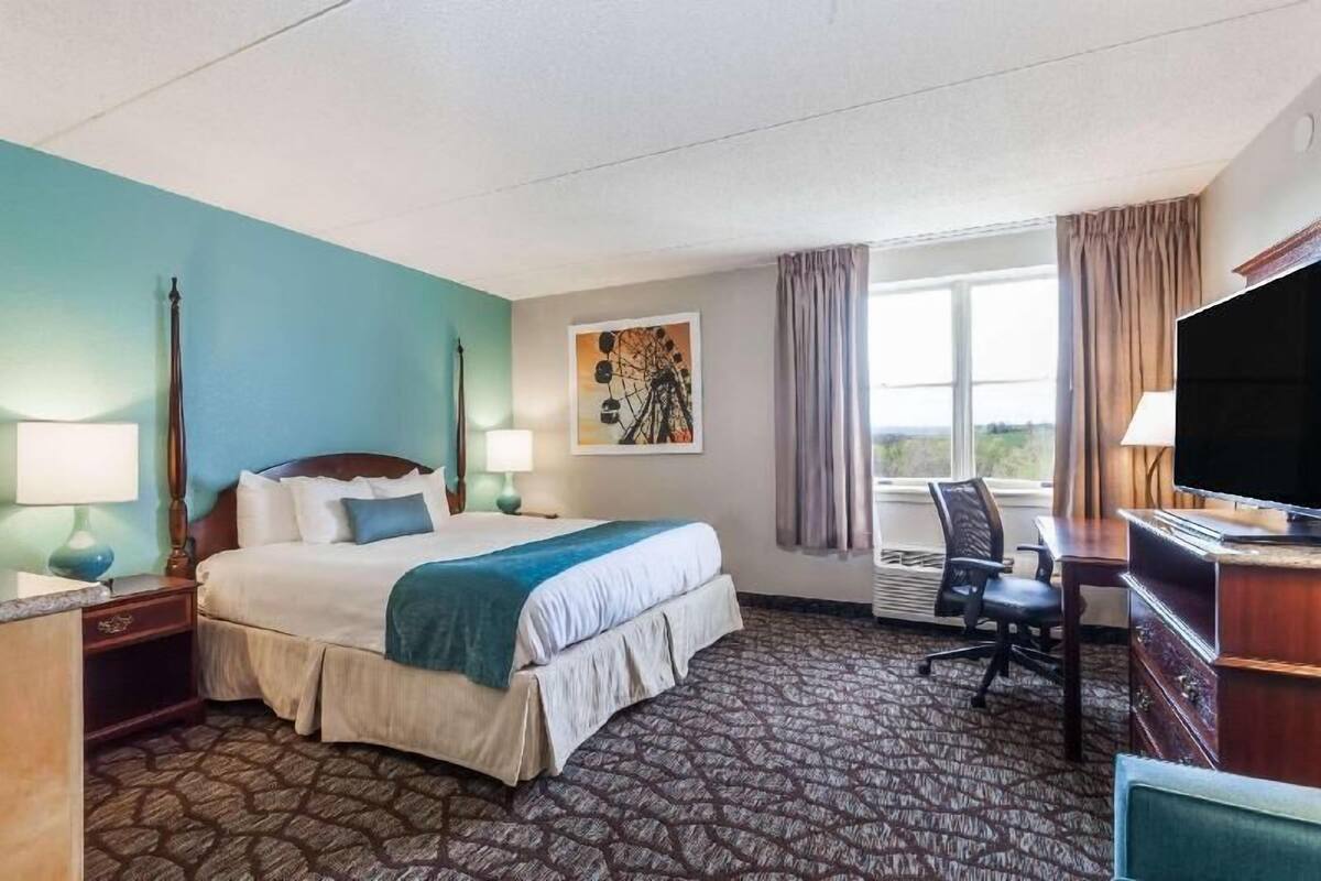 Premium bedding, pillowtop beds, in-room safe, desk