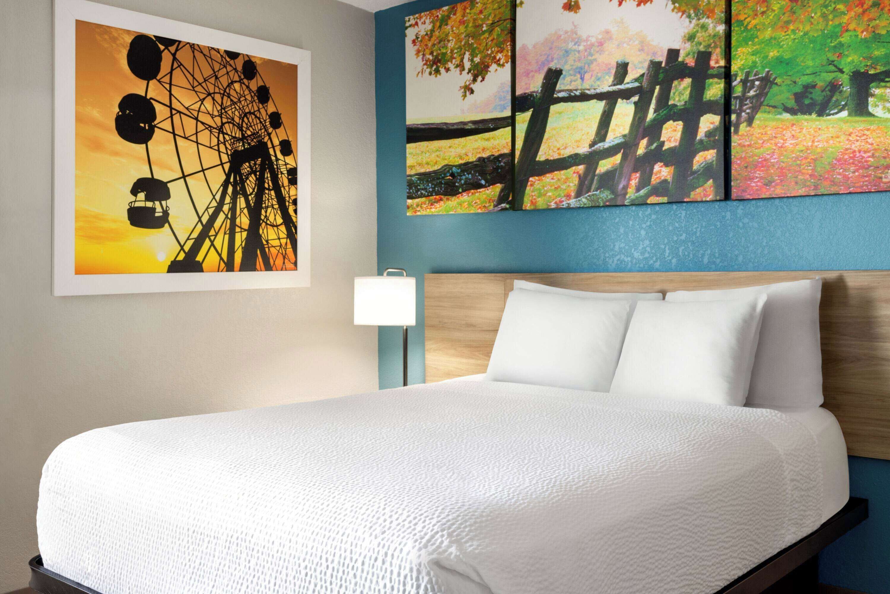 premium bedding, pillow-top beds, in-room safe, desk