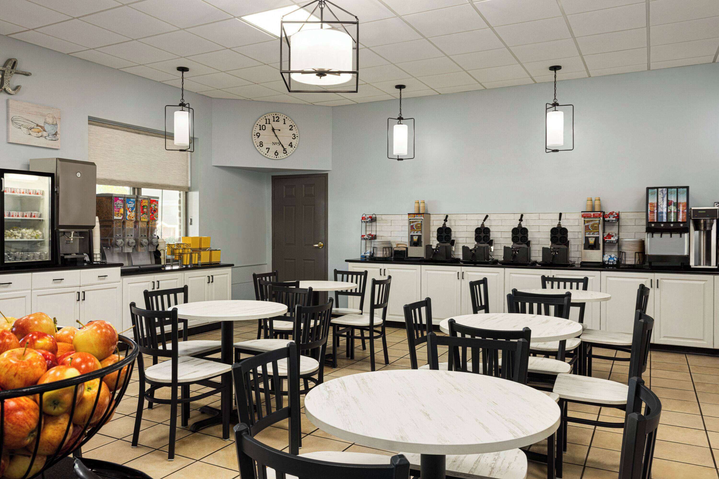 free daily continental breakfast