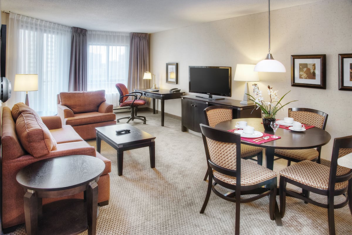 2 bedrooms, premium bedding, pillowtop beds, in-room safe