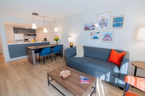 En 43-tommers Flatskjerm-TV med kabel-kanaler samt TV og Netflix