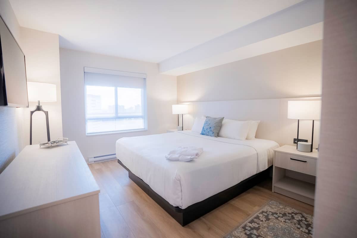 2 bedrooms, premium bedding, pillowtop beds, in-room safe