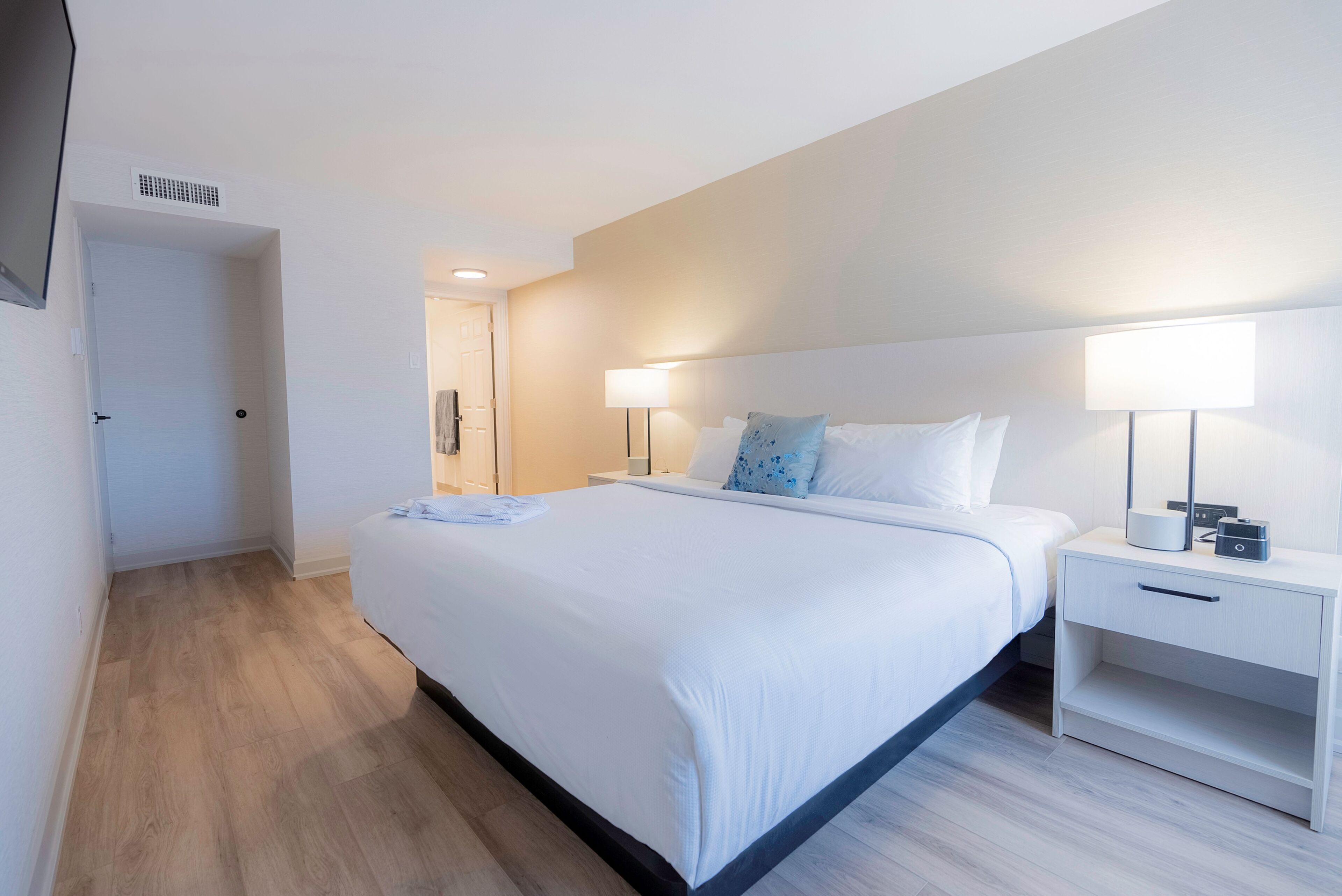 Premium bedding, pillowtop beds, in-room safe, desk