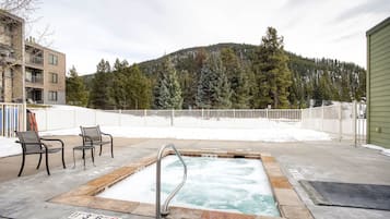 Bathtub spa outdoor
