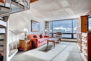 Loft, 1 King Bed (Lodge) | Living area | 42-inch flat-screen TV with cable channels, TV