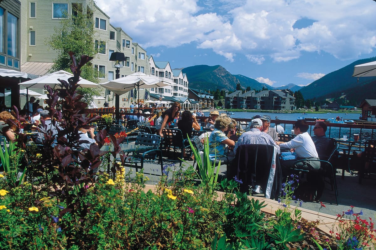 2 restaurants, breakfast served