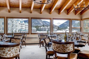 2 restaurants, breakfast served - Keystone Lodge & Spa by Keystone Resort (Keystone)