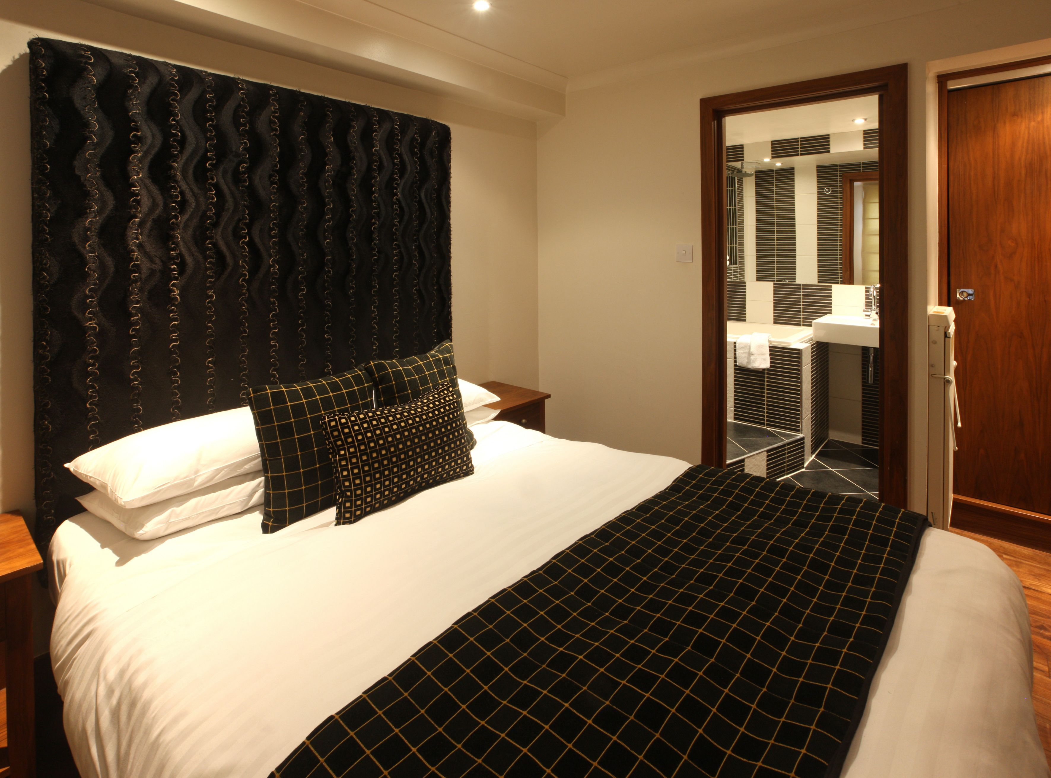 Photo - New Linden Hotel