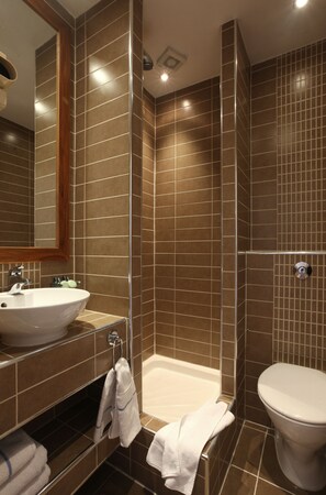 Standard Double Room | Bathroom | Free toiletries, hair dryer, towels, soap