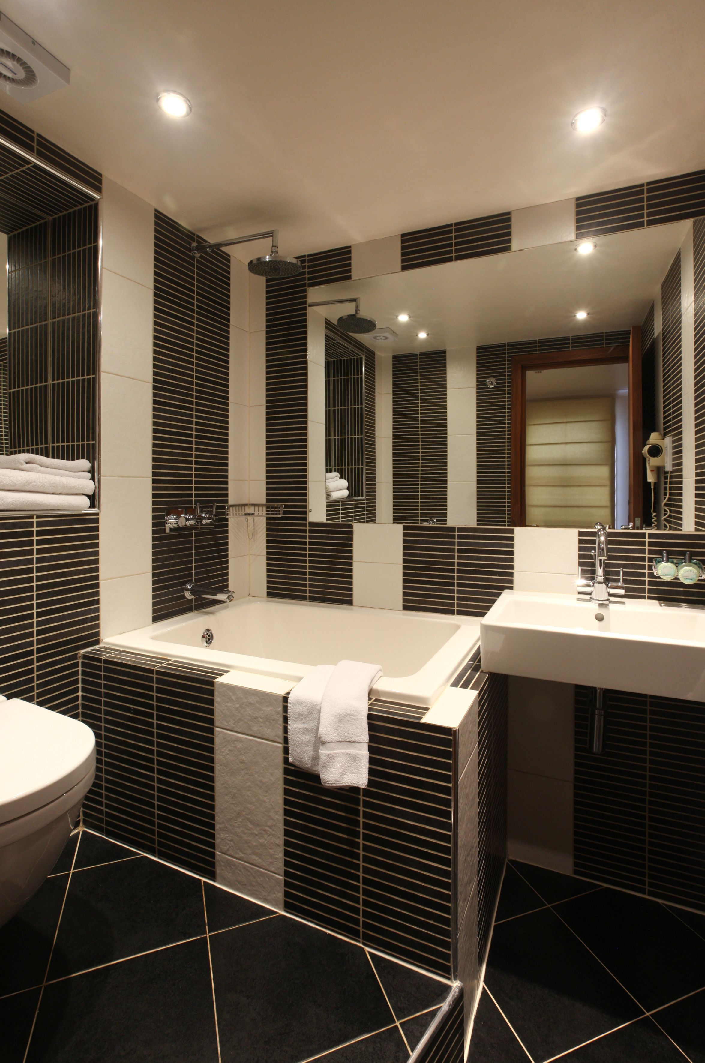 Photo - New Linden Hotel