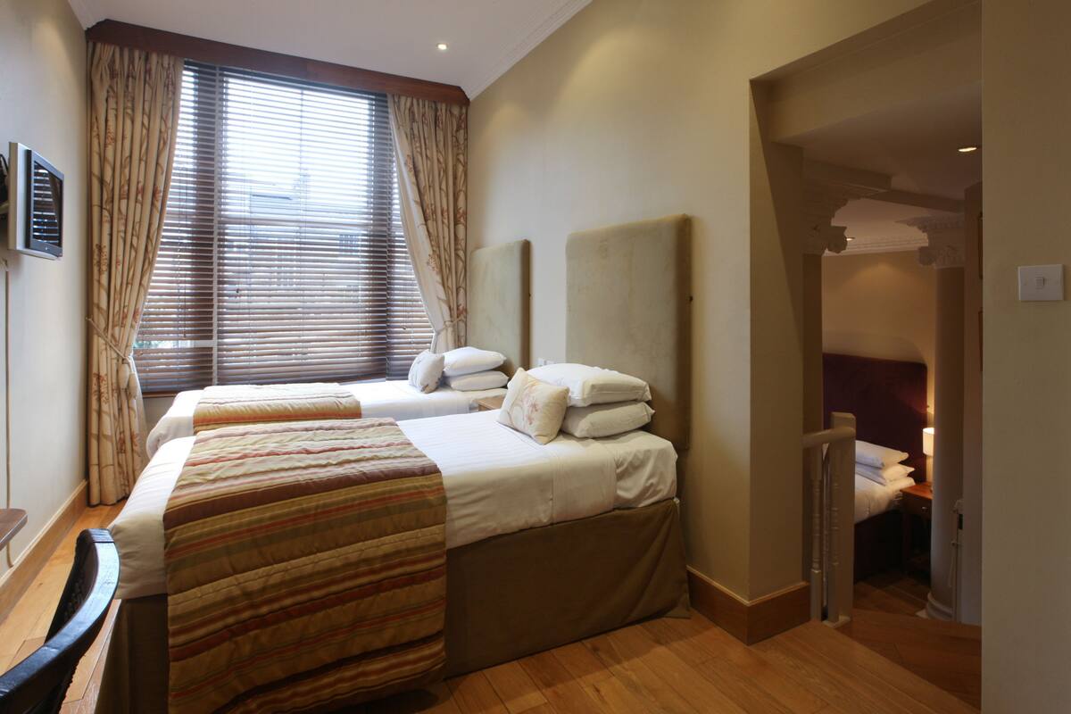 Standard Quadruple Room | Egyptian cotton sheets, premium bedding, in-room safe