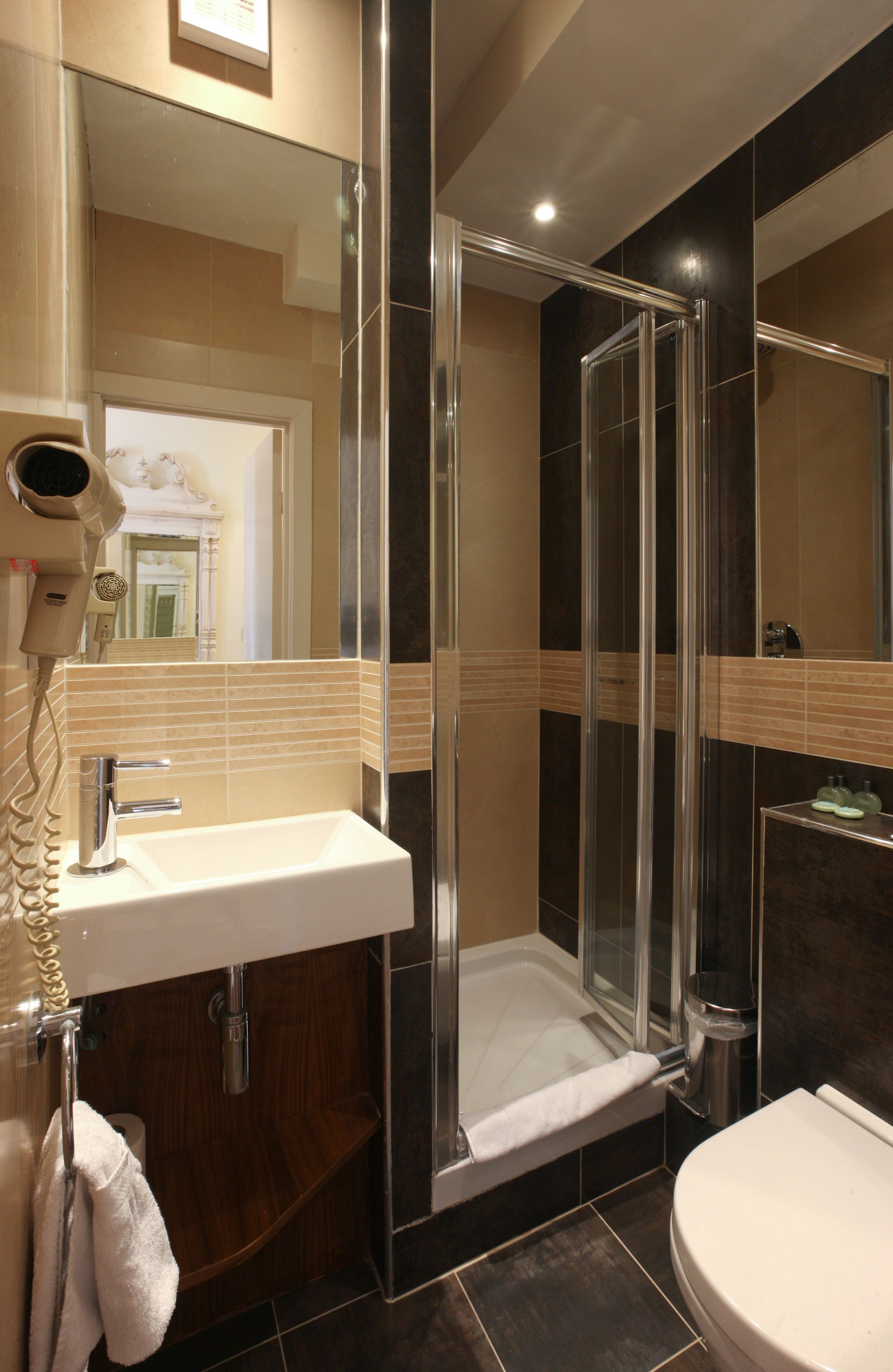 Photo - New Linden Hotel