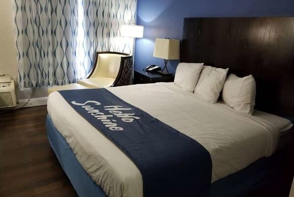 أسرّة بطبقة علوية مريحة وطراز فريد لكل وحدة ومكتب ومكواة/لوح كي