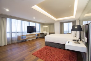 Suite, 1 Schlafzimmer (Master) | Zimmersafe, Schreibtisch, Bügeleisen/Bügelbrett, kostenlose Babybetten