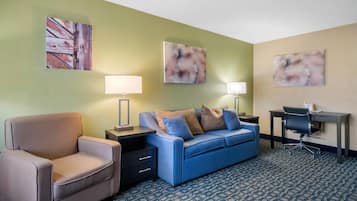 Premium bedding, in-room safe, desk, laptop workspace