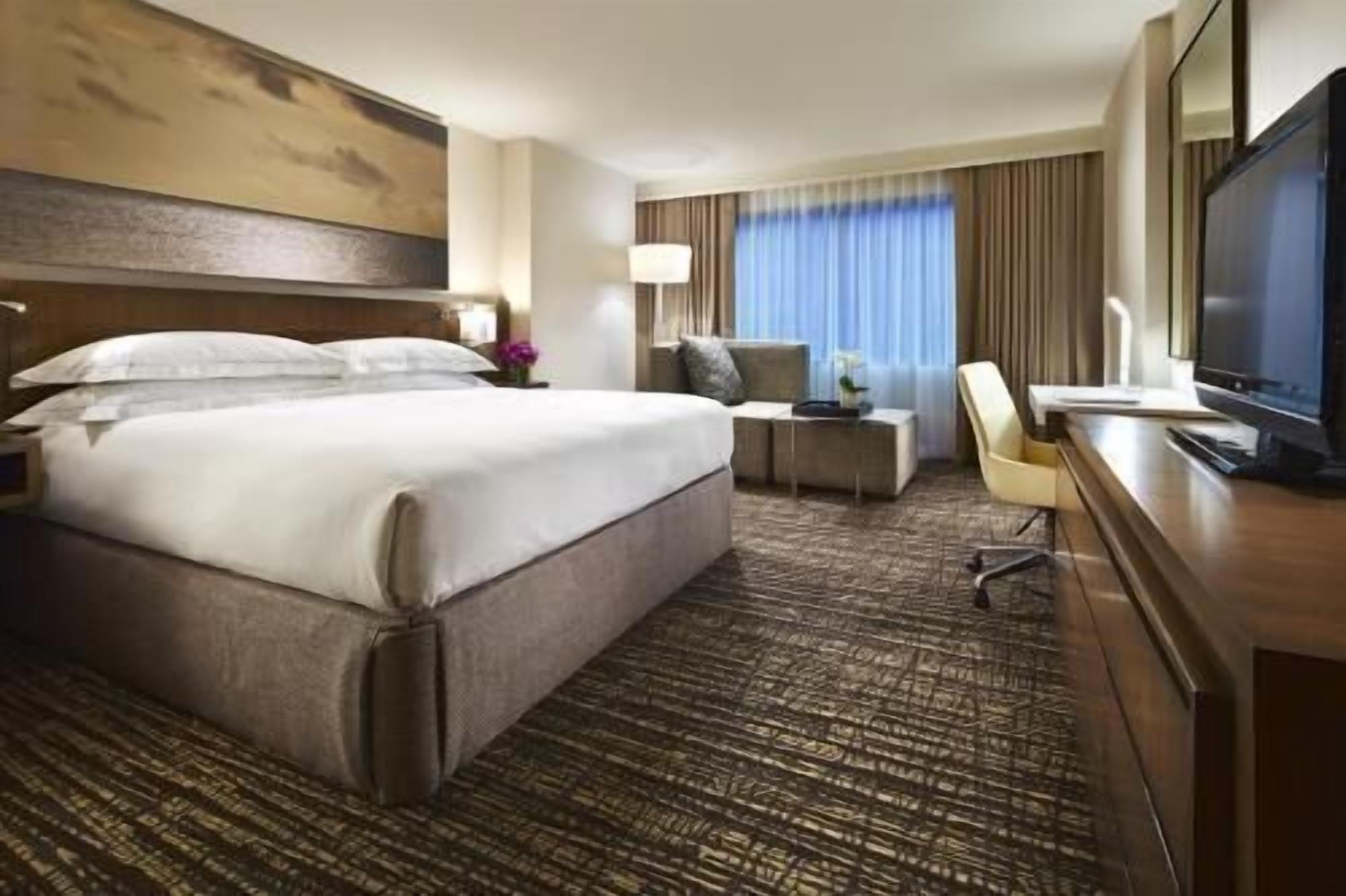 Surmatelas, coffres-forts dans les chambres, bureau