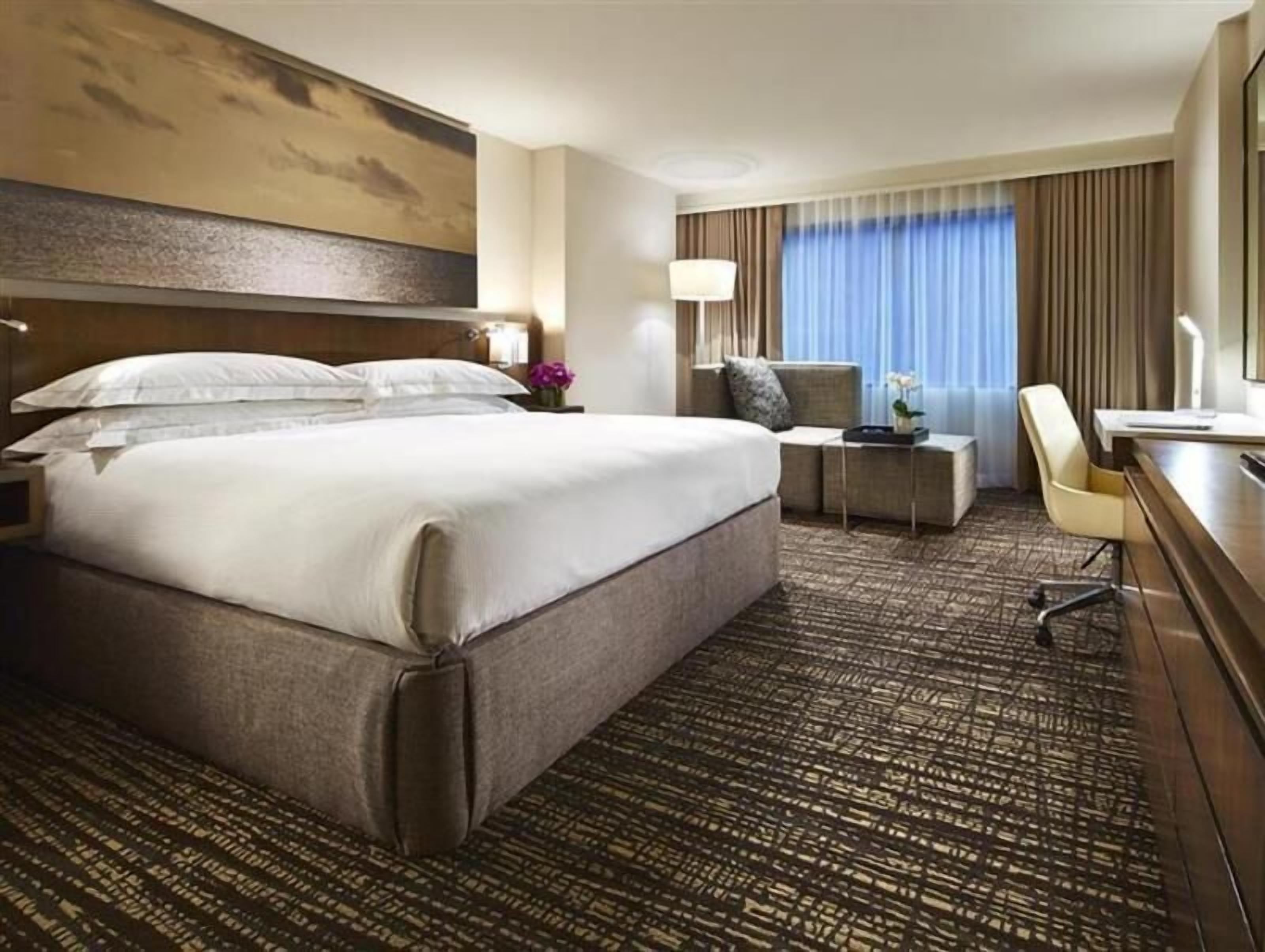 Surmatelas, coffres-forts dans les chambres, bureau