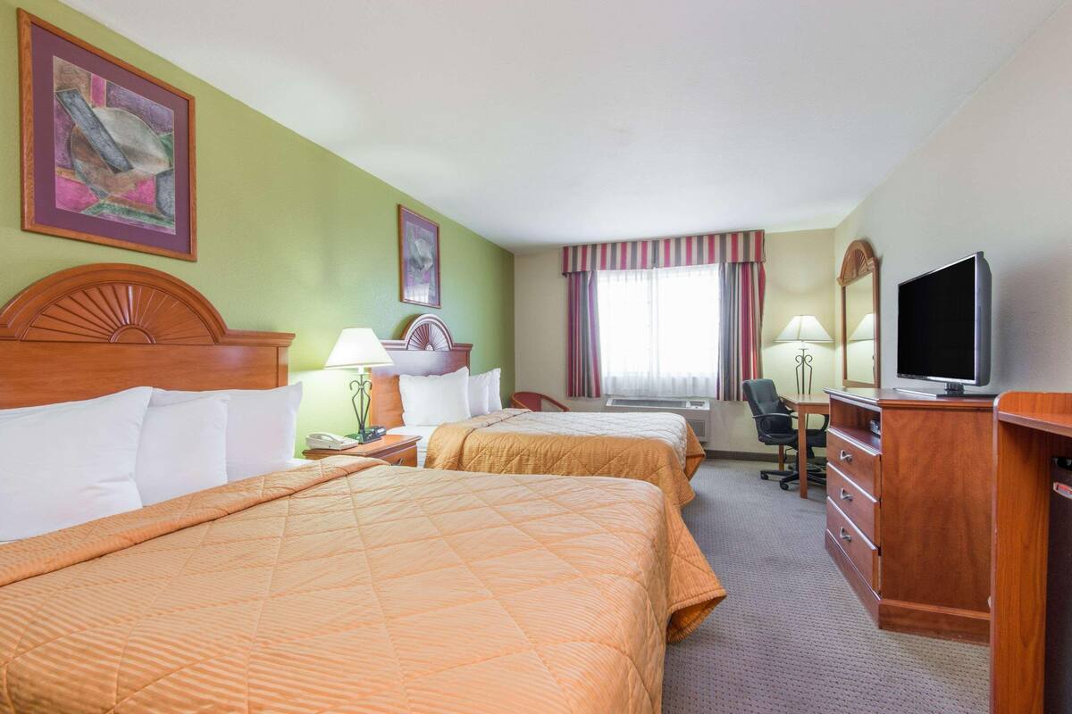 Desk, WiFi (free), bed sheets