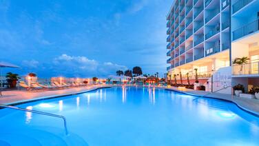 Holiday Inn Express & Suites Panama City Beach - Beachfront by IHG