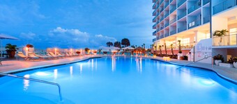 Holiday Inn Express & Suites Panama City Beach - Beachfront by IHG