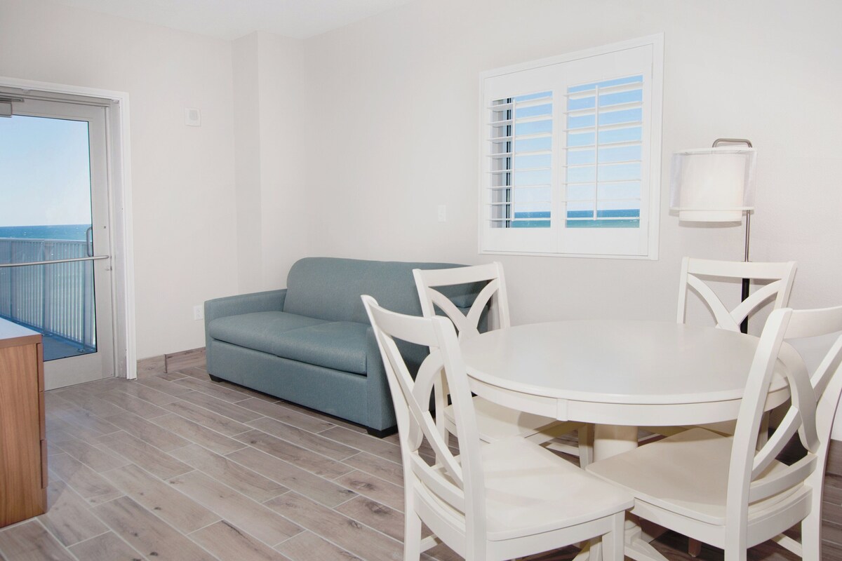 2 Queen 1 Bunk Suite Oceanfront | Pillow-top beds, in-room safe, desk, iron/ironing board