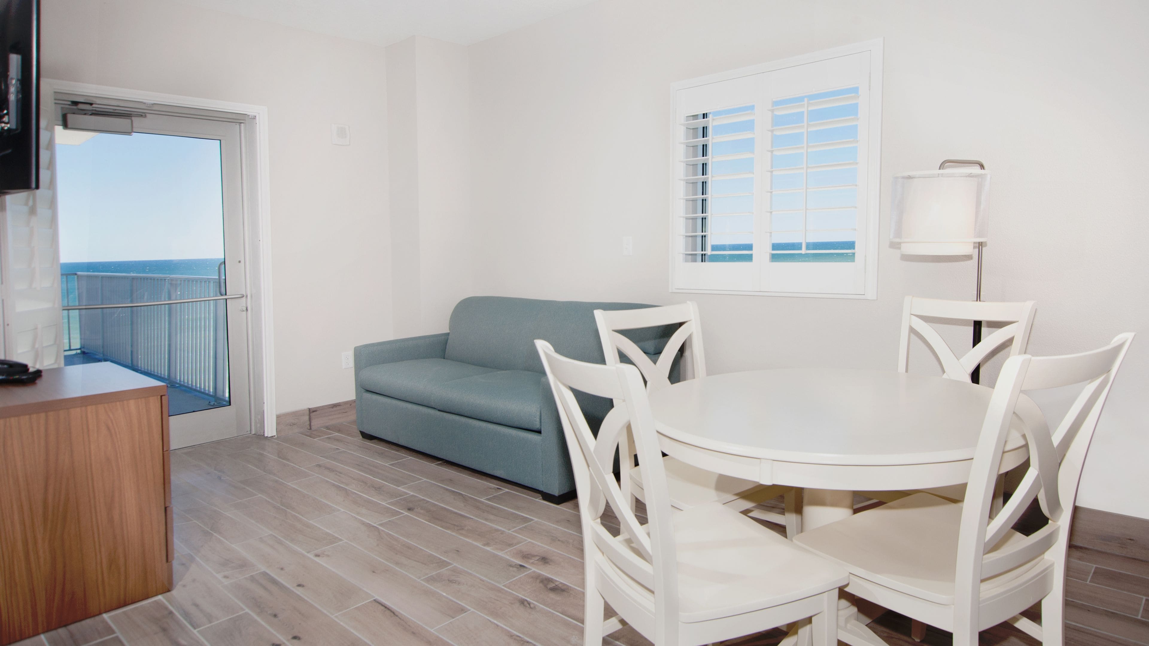 2 Queen 1 Bunk Suite Oceanfront | Pillowtop beds, in-room safe, desk, iron/ironing board