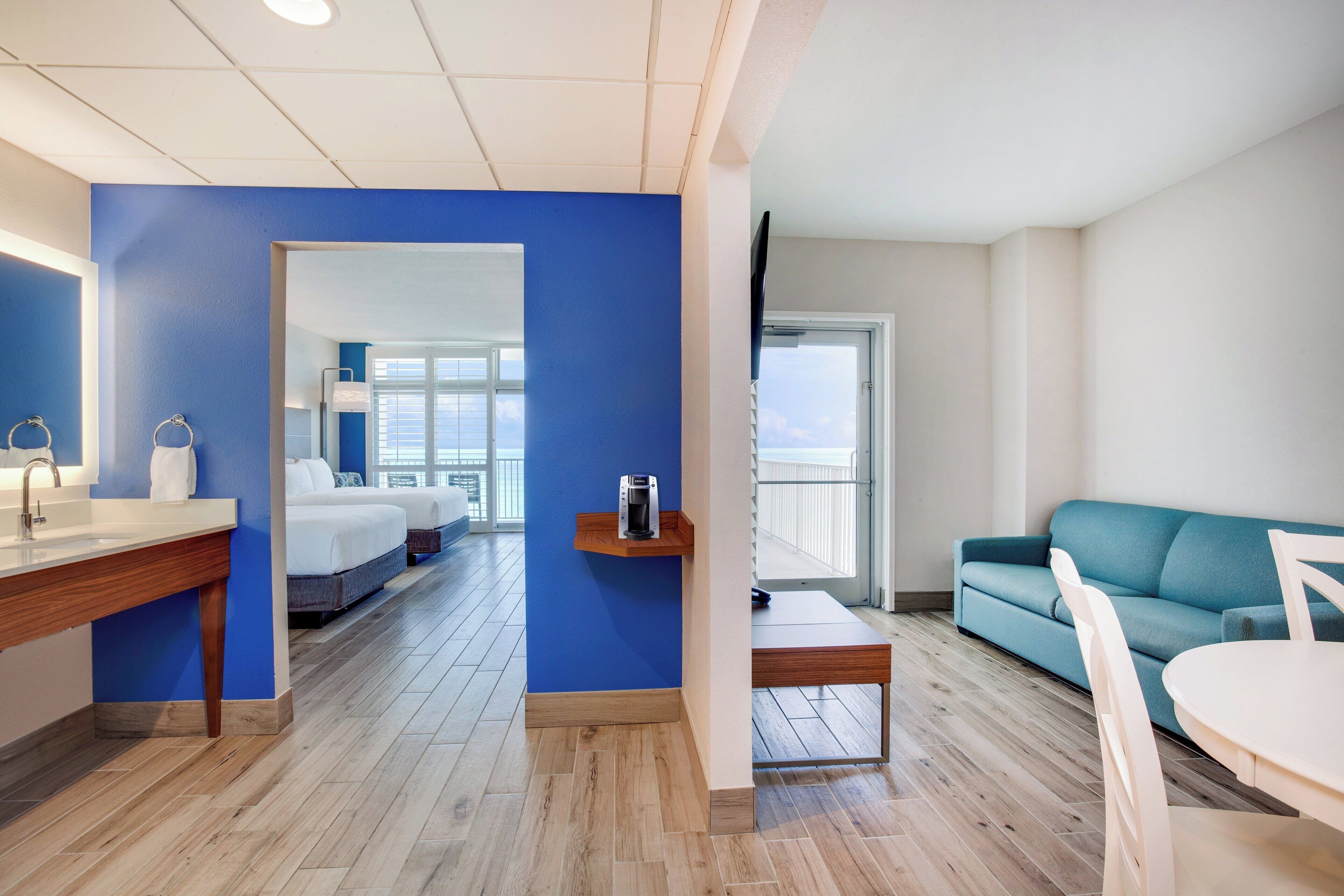 2 Queen 1 Bunk Suite Oceanfront