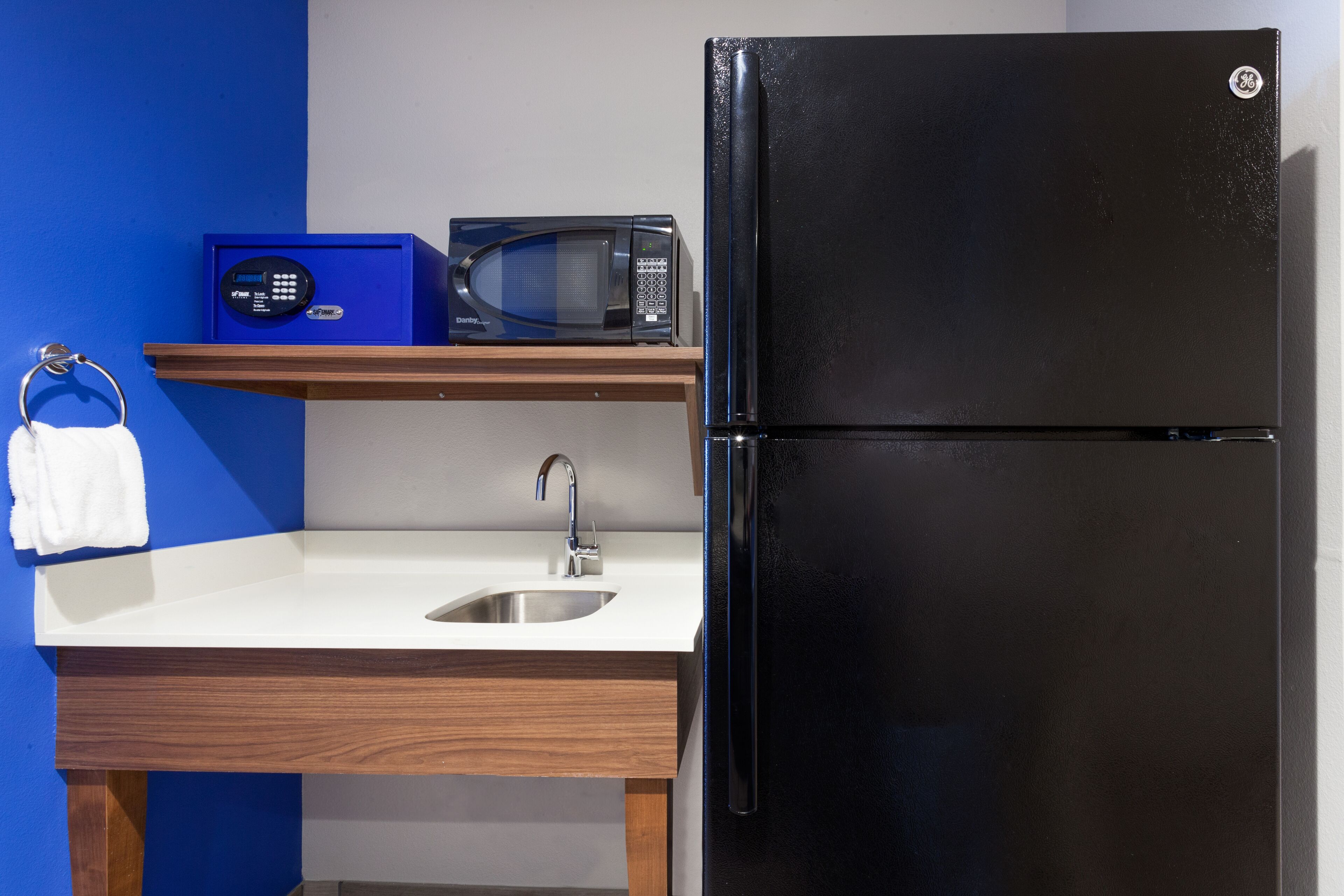 standard room, assigned at check-in | pillow-top beds, in-room safe, desk, iron/ironing board